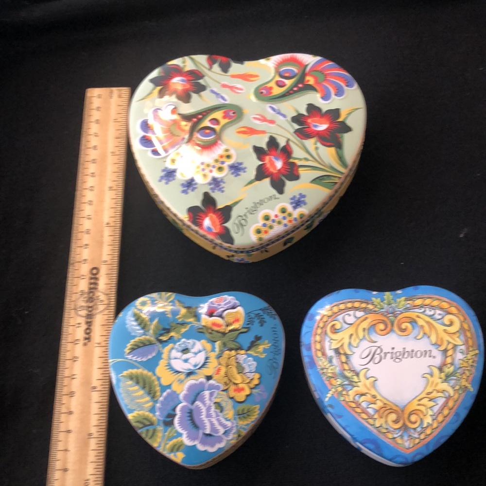 Heart shaped - 3 Brighton tins - Picture 5 of 5